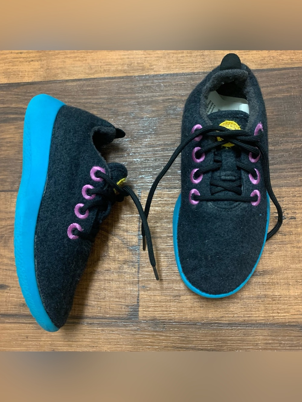 Allbirds Merine Wool Runner Wowza Blue/Buoyant Mint Youth Size 1 Warm and cozy